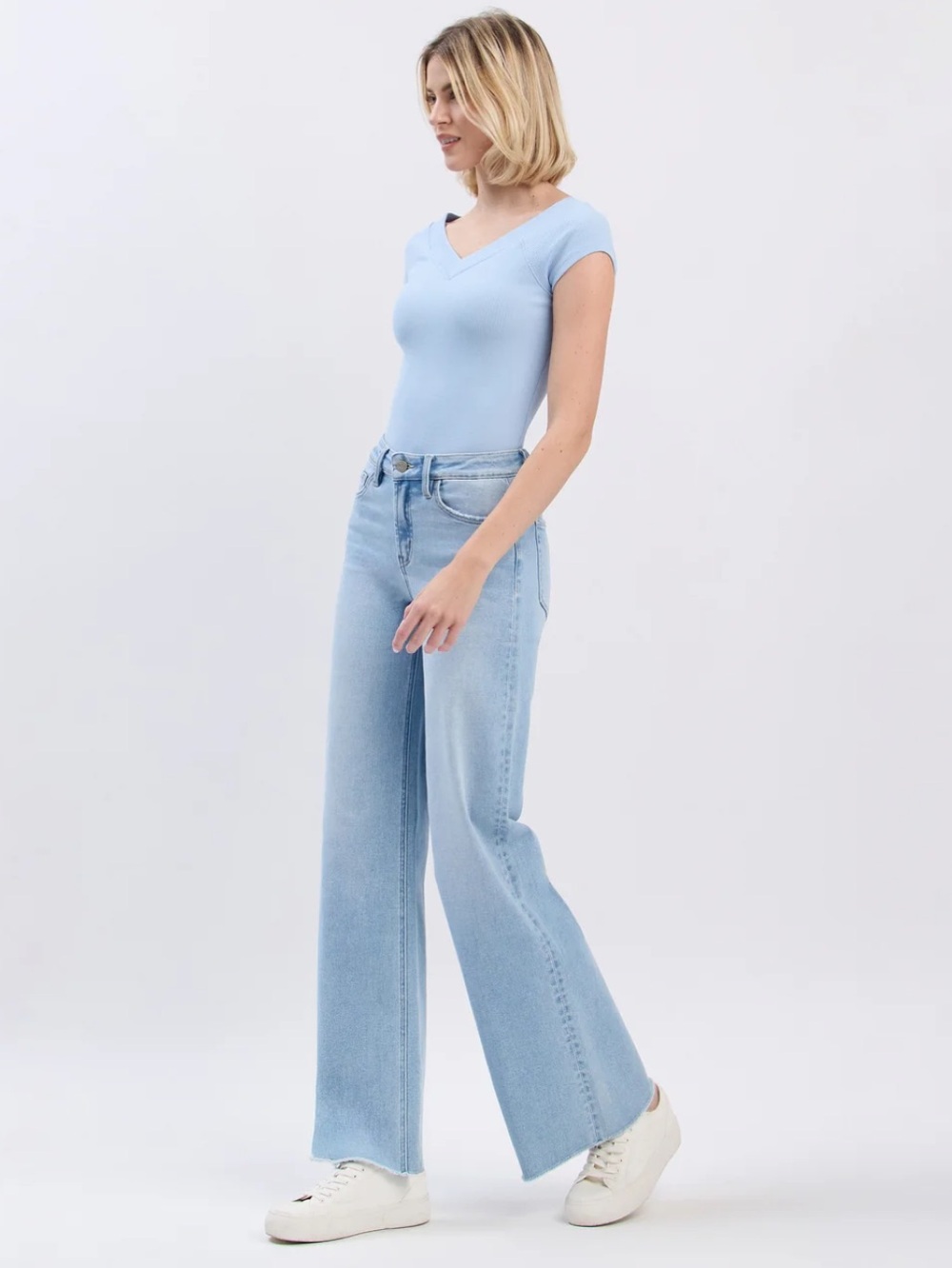 High-Rise Light Blue Wide-Leg Jeans for Women - Picture 3 of 7